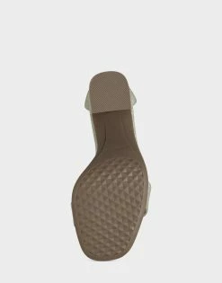 Aerosoles Women's Sandal In Gold -Aerosoles Shop Landon 627 AV5 1600x